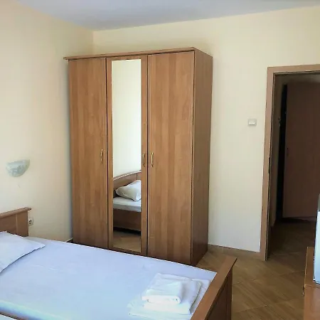 Complex Golden Dreams Aparthotel