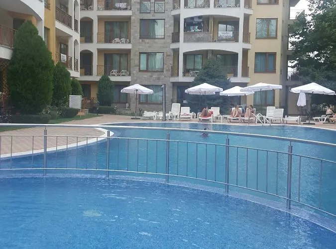 Complex Golden Dreams Apartahotel